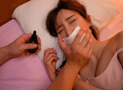Tên này lợi dụng thuốc mê để quan hệ với cô em họ xinh đẹp
